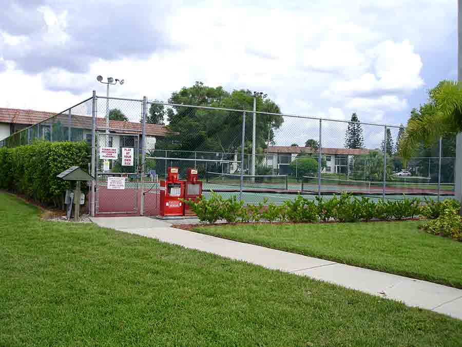 Fairways Tennis Courts